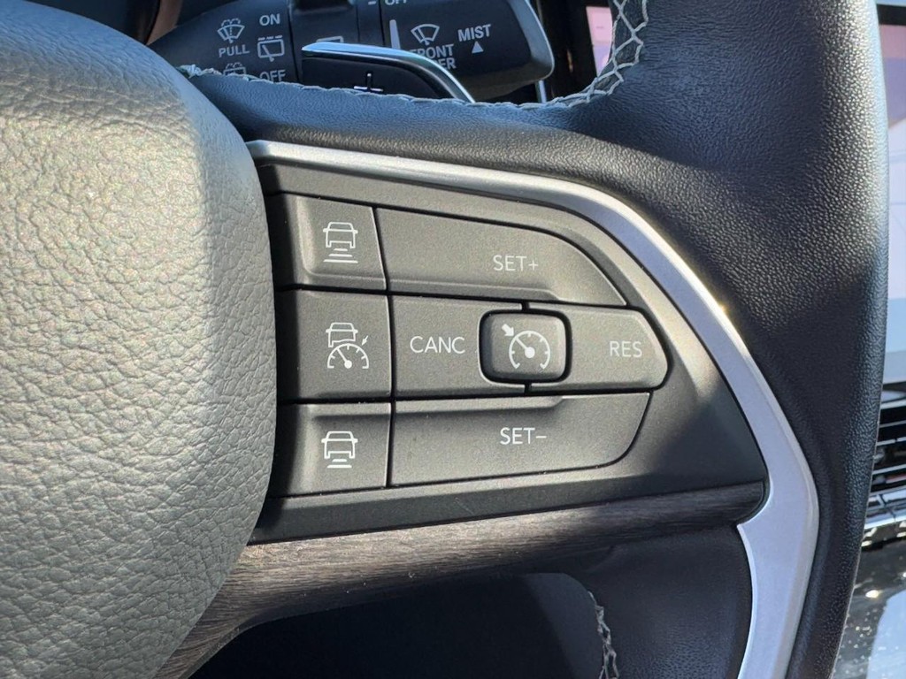 Jeep Grand Cherokee Vehicle Full-screen Gallery Image 19