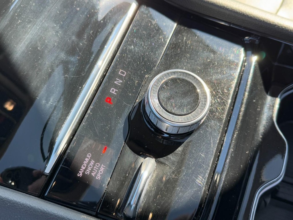 Jeep Grand Cherokee Vehicle Full-screen Gallery Image 21