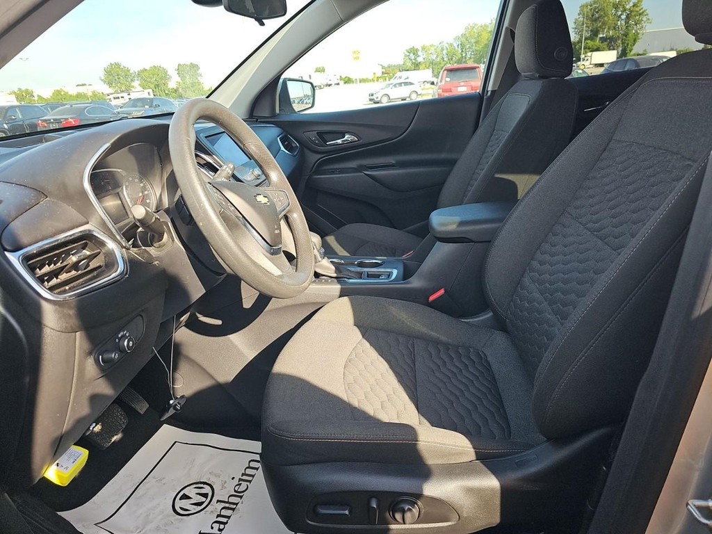 Chevrolet Equinox Vehicle Full-screen Gallery Image 02