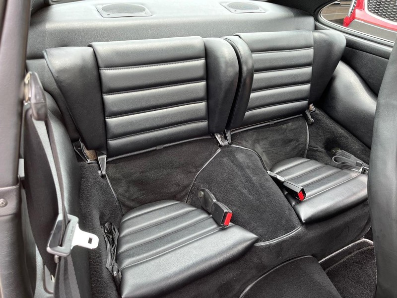 Porsche 911 Vehicle Full-screen Gallery Image 24