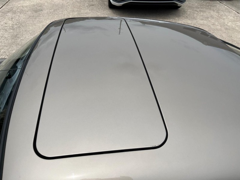Porsche 911 Vehicle Full-screen Gallery Image 36