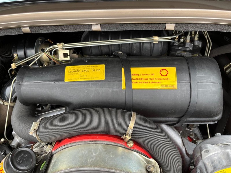 Porsche 911 Vehicle Full-screen Gallery Image 43