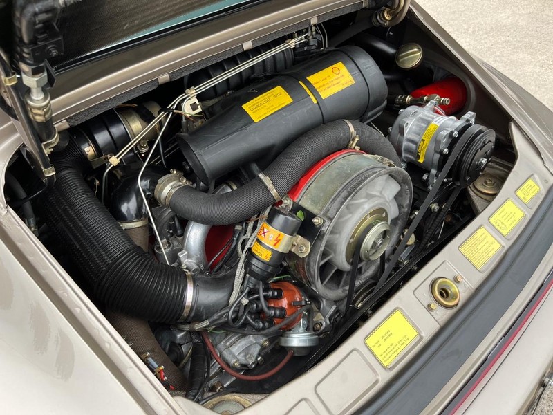 Porsche 911 Vehicle Full-screen Gallery Image 46