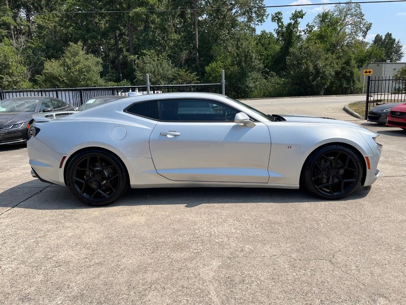 Chevrolet Camaro Vehicle Full-screen Gallery Image 05