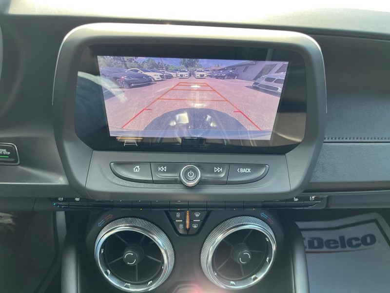 Chevrolet Camaro Vehicle Full-screen Gallery Image 19