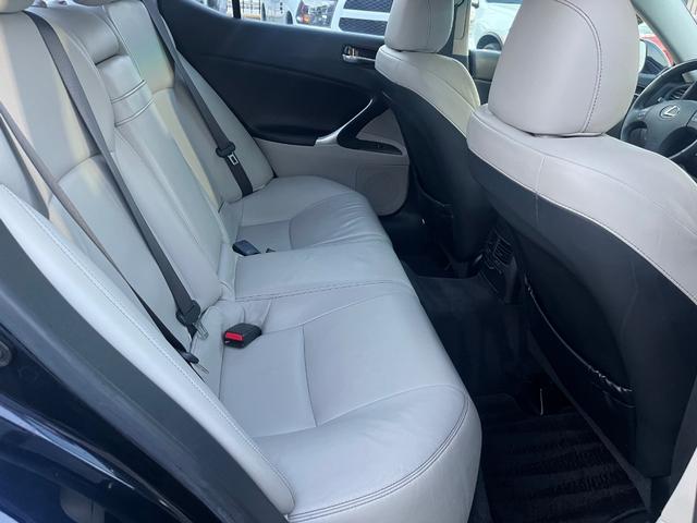Lexus CT 200h Vehicle Full-screen Gallery Image 31