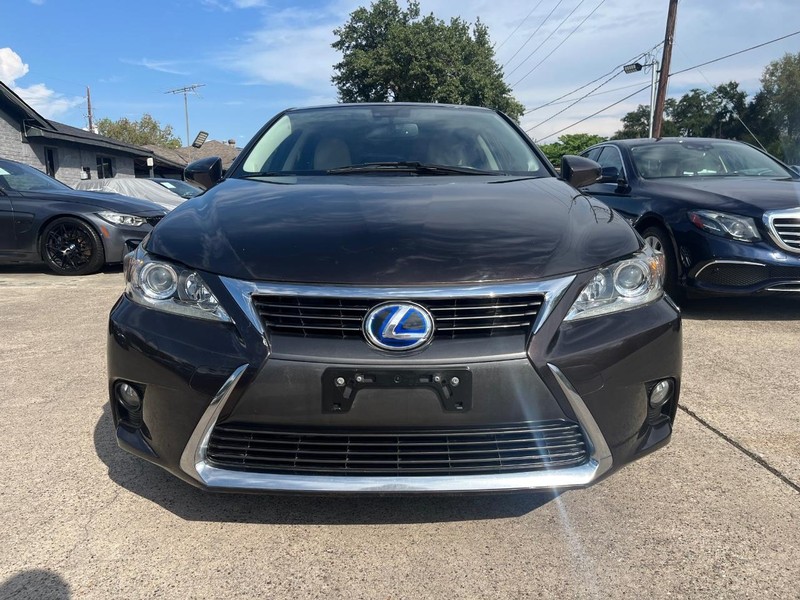 Lexus CT 200h Vehicle Full-screen Gallery Image 02