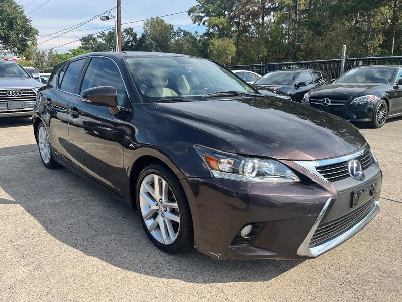 Lexus CT 200h Vehicle Full-screen Gallery Image 04