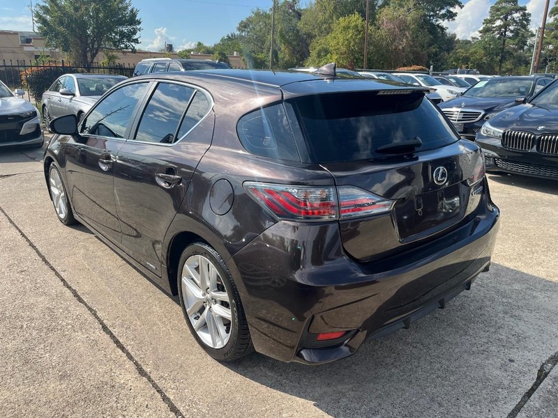 Lexus CT 200h Vehicle Full-screen Gallery Image 08