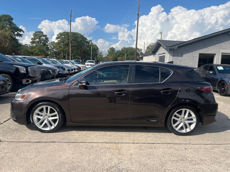 Lexus CT 200h Vehicle Full-screen Gallery Image 09