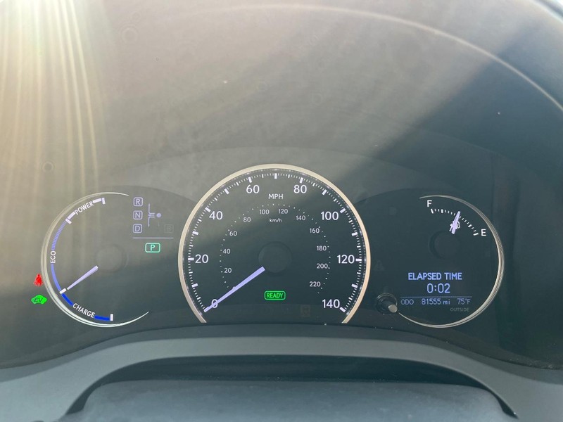 Lexus CT 200h Vehicle Full-screen Gallery Image 21