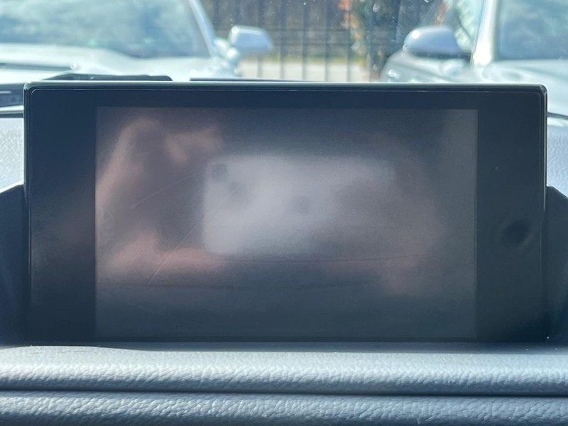 Lexus CT 200h Vehicle Full-screen Gallery Image 24