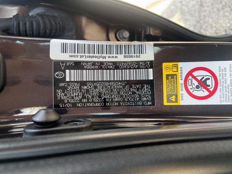Lexus CT 200h Vehicle Full-screen Gallery Image 30