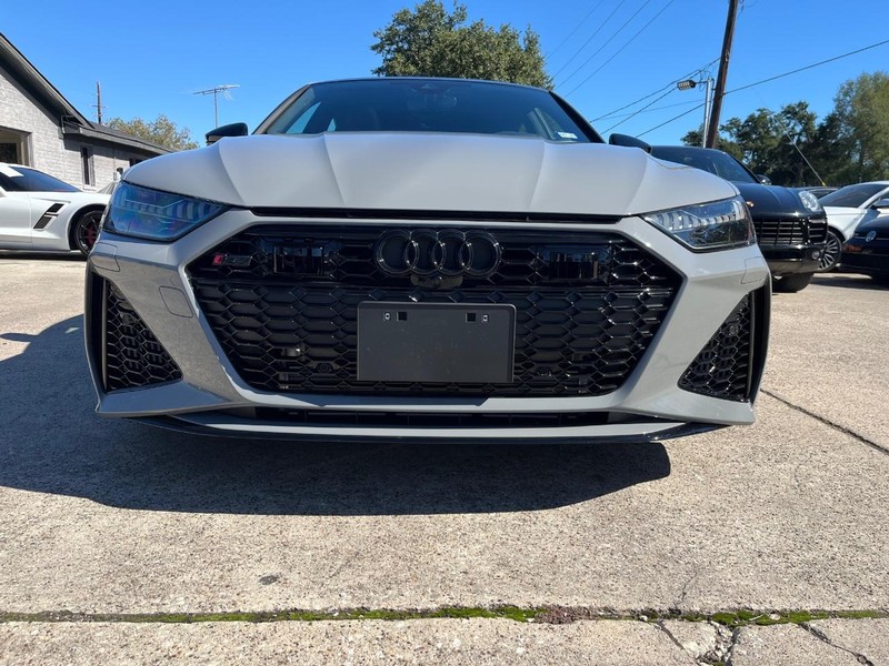 Audi RS 7 Vehicle Full-screen Gallery Image 02