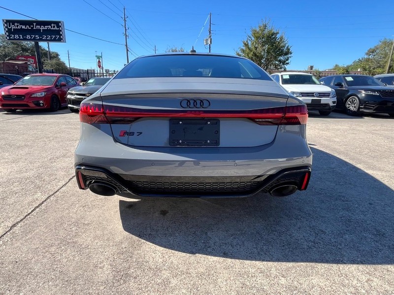 Audi RS 7 Vehicle Full-screen Gallery Image 07