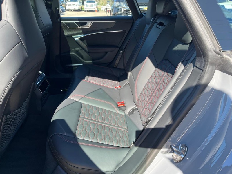 Audi RS 7 Vehicle Full-screen Gallery Image 18
