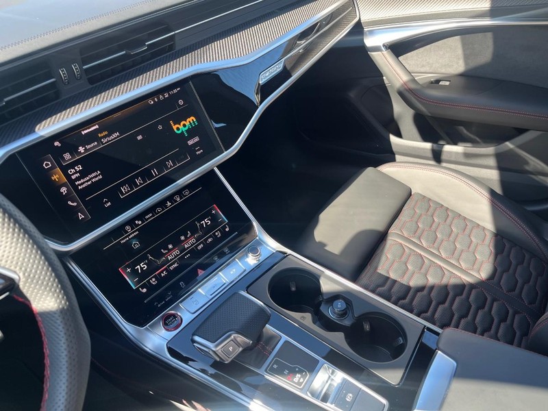 Audi RS 7 Vehicle Full-screen Gallery Image 25