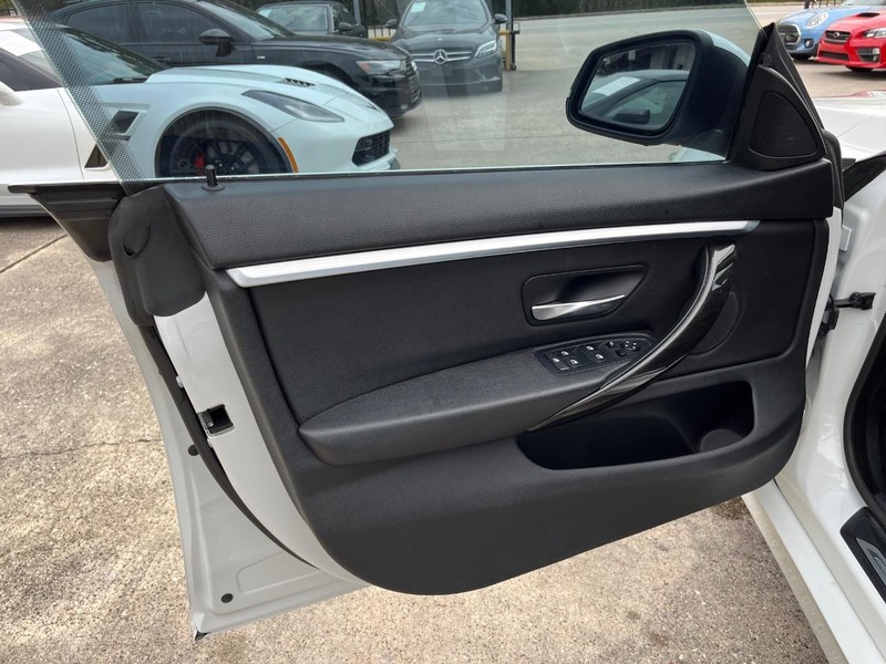 BMW 428i Gran Coupe xDrive Vehicle Full-screen Gallery Image 12