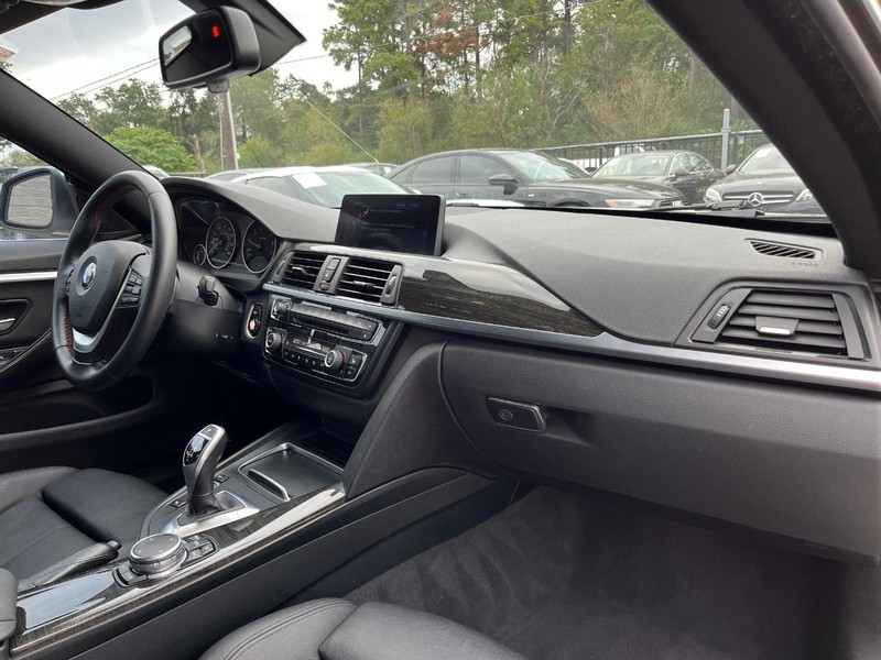 BMW 428i Gran Coupe xDrive Vehicle Full-screen Gallery Image 13