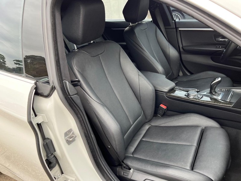 BMW 428i Gran Coupe xDrive Vehicle Full-screen Gallery Image 14
