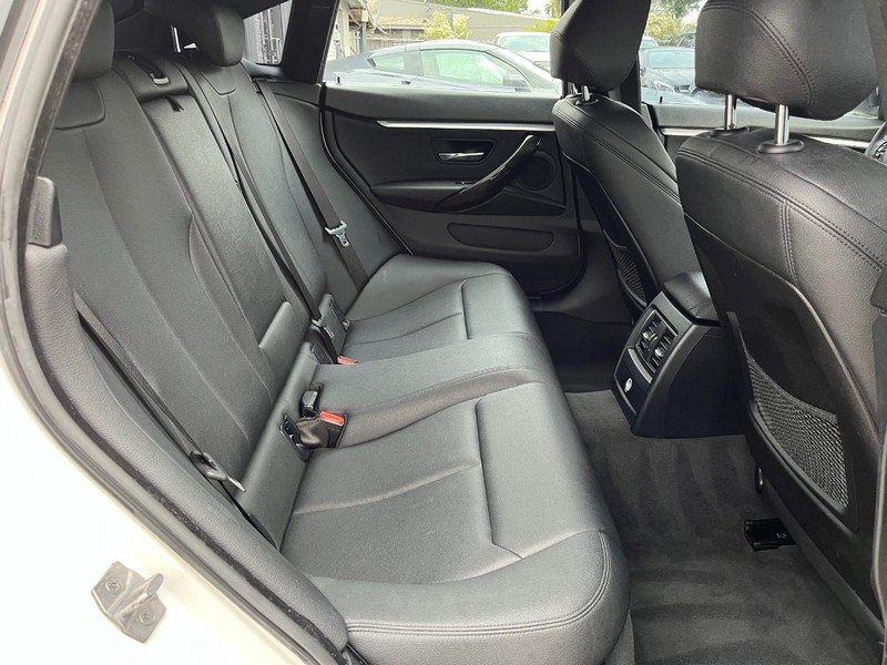BMW 428i Gran Coupe xDrive Vehicle Full-screen Gallery Image 18