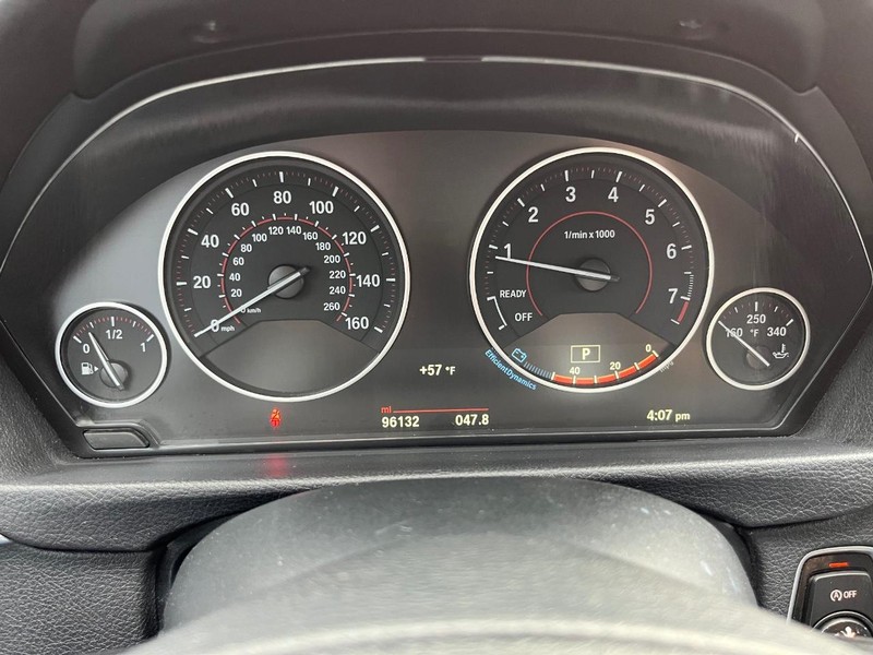 BMW 428i Gran Coupe xDrive Vehicle Full-screen Gallery Image 21