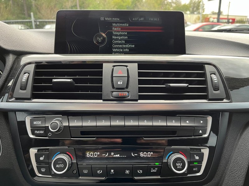 BMW 428i Gran Coupe xDrive Vehicle Full-screen Gallery Image 22
