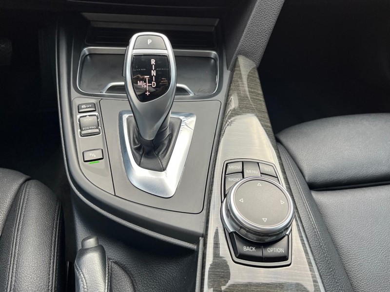 BMW 428i Gran Coupe xDrive Vehicle Full-screen Gallery Image 25