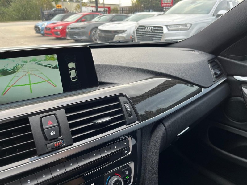 BMW 428i Gran Coupe xDrive Vehicle Full-screen Gallery Image 26