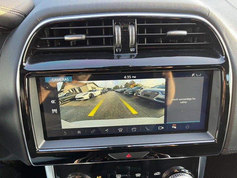 Jaguar XE Vehicle Full-screen Gallery Image 21