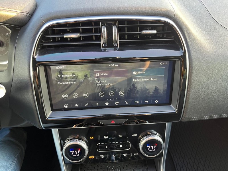 Jaguar XE Vehicle Full-screen Gallery Image 23