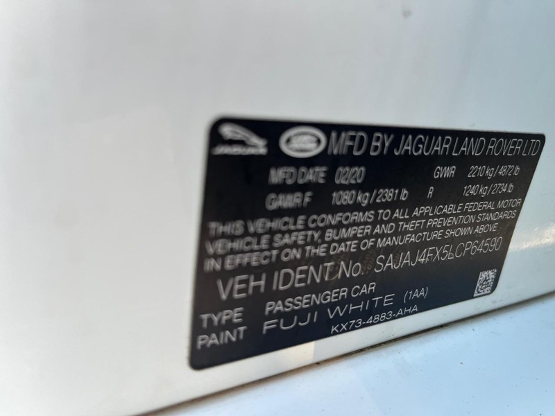 Jaguar XE Vehicle Full-screen Gallery Image 29