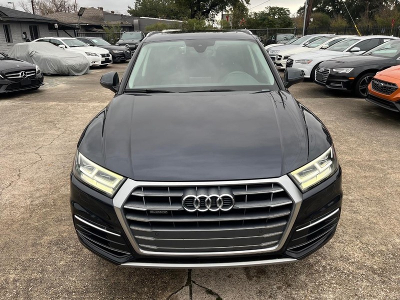 Audi Q5 Vehicle Full-screen Gallery Image 03