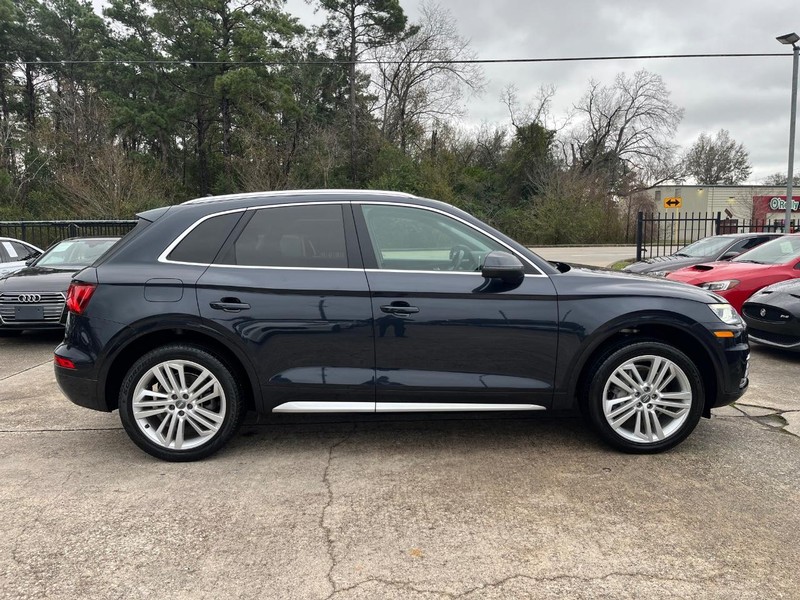 Audi Q5 Vehicle Full-screen Gallery Image 05