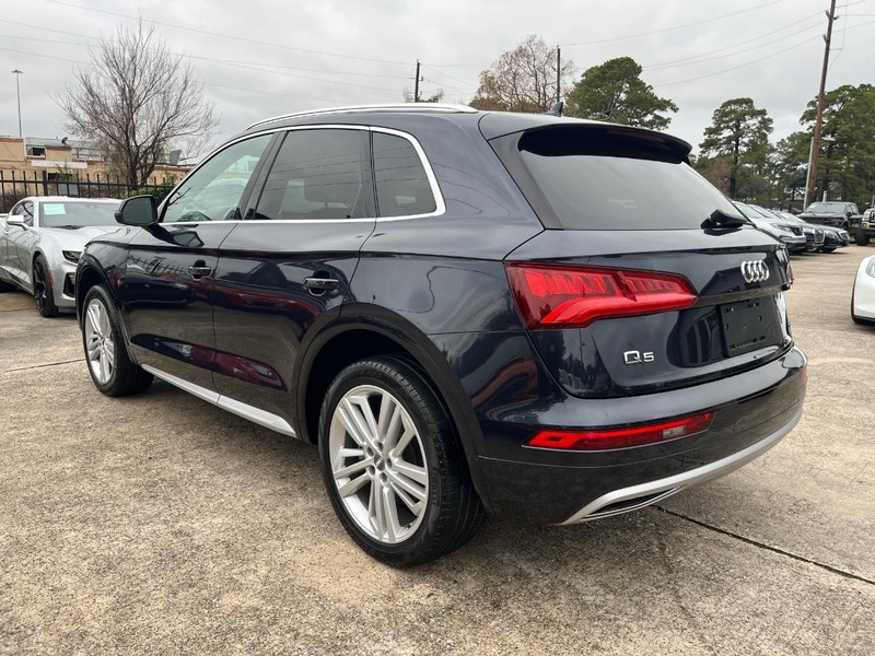 Audi Q5 Vehicle Full-screen Gallery Image 08