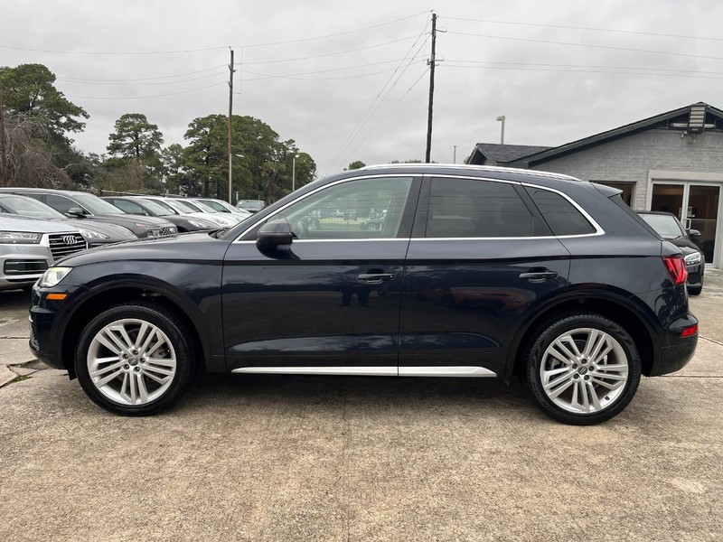 Audi Q5 Vehicle Full-screen Gallery Image 09