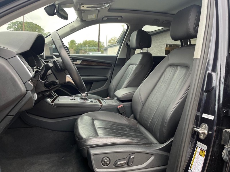 Audi Q5 Vehicle Full-screen Gallery Image 11
