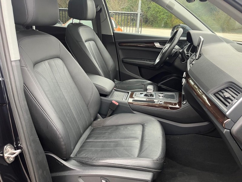 Audi Q5 Vehicle Full-screen Gallery Image 13