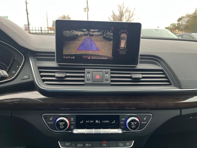 Audi Q5 Vehicle Full-screen Gallery Image 23