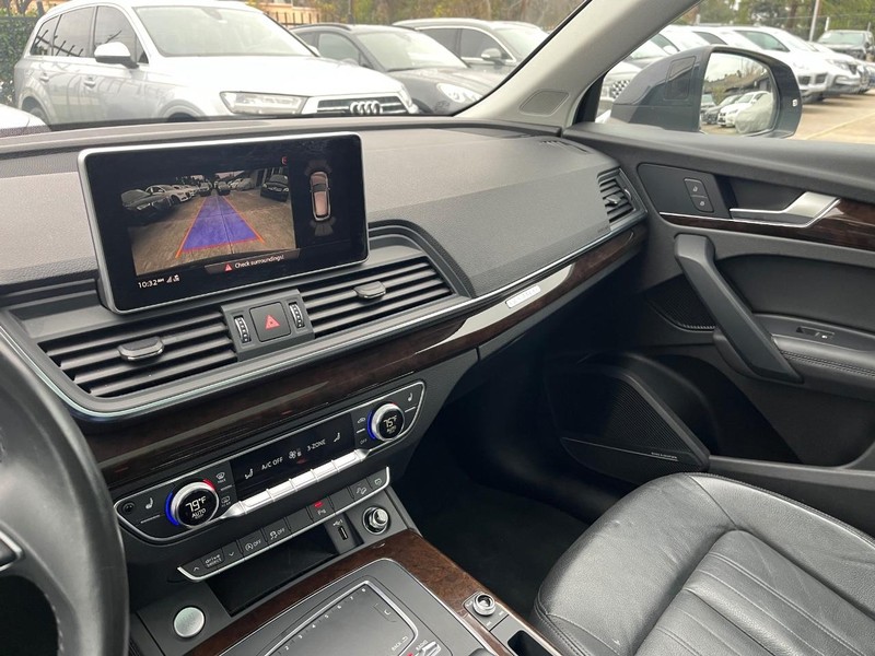 Audi Q5 Vehicle Full-screen Gallery Image 27