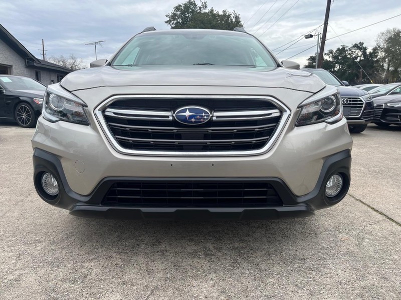 Subaru Outback Vehicle Full-screen Gallery Image 02