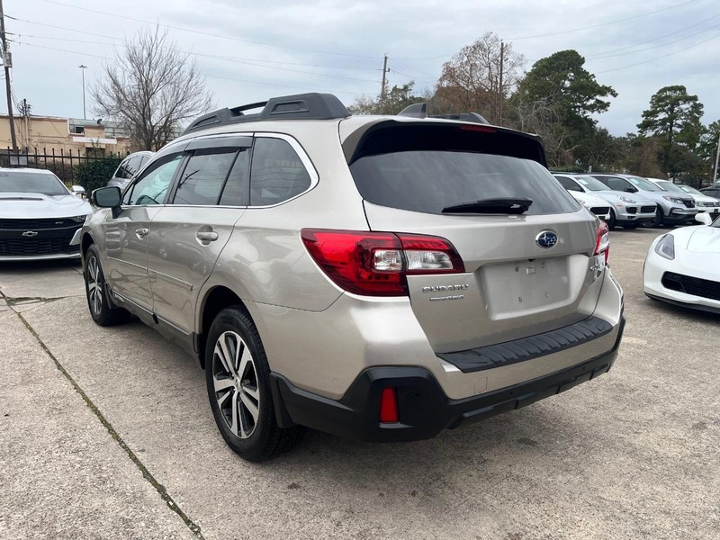 Subaru Outback Vehicle Full-screen Gallery Image 08