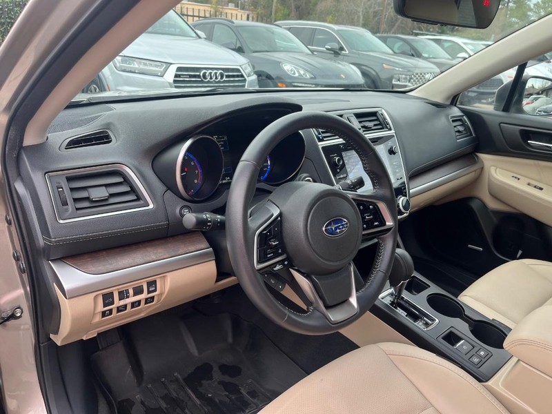 Subaru Outback Vehicle Full-screen Gallery Image 10