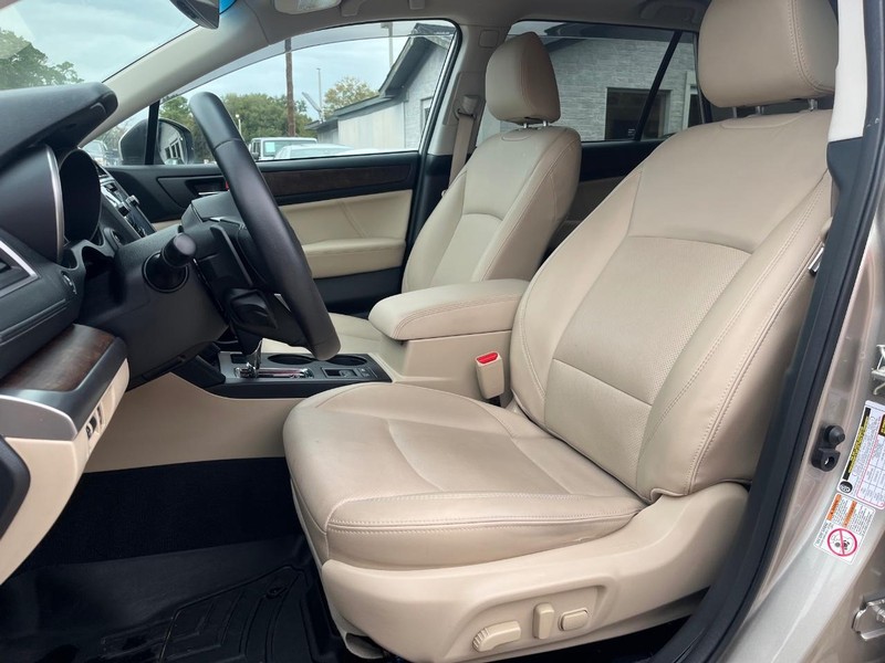 Subaru Outback Vehicle Full-screen Gallery Image 11