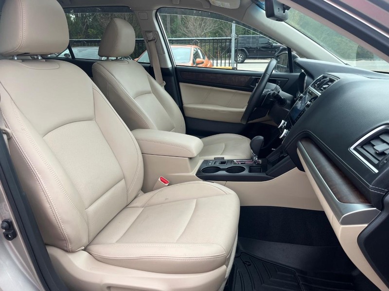 Subaru Outback Vehicle Full-screen Gallery Image 14