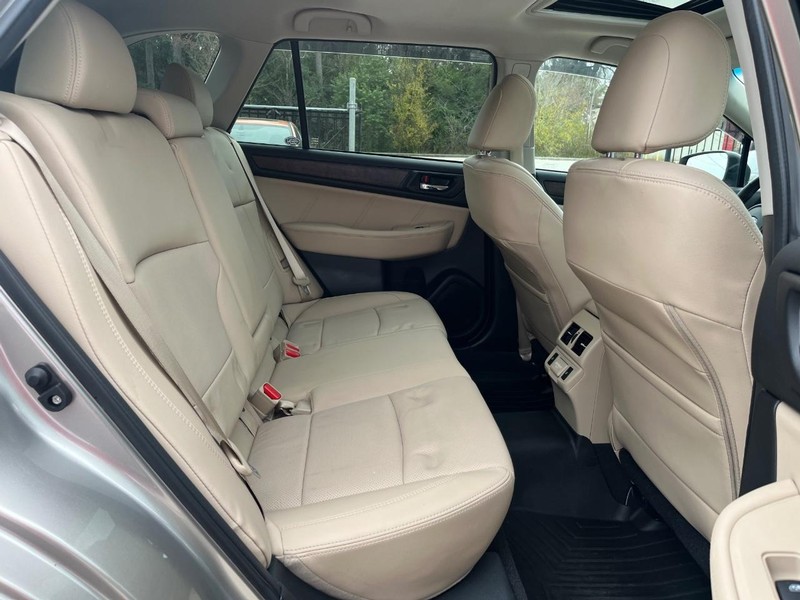 Subaru Outback Vehicle Full-screen Gallery Image 16
