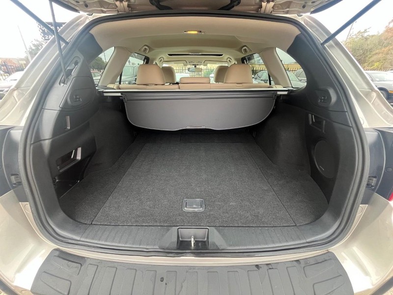 Subaru Outback Vehicle Full-screen Gallery Image 20