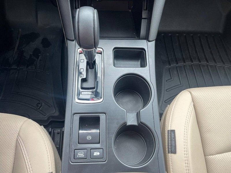 Subaru Outback Vehicle Full-screen Gallery Image 26