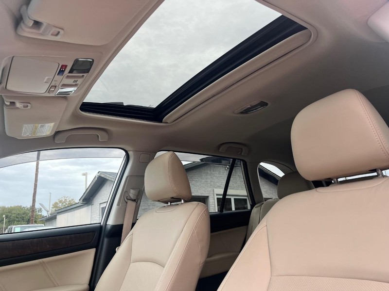 Subaru Outback Vehicle Full-screen Gallery Image 28