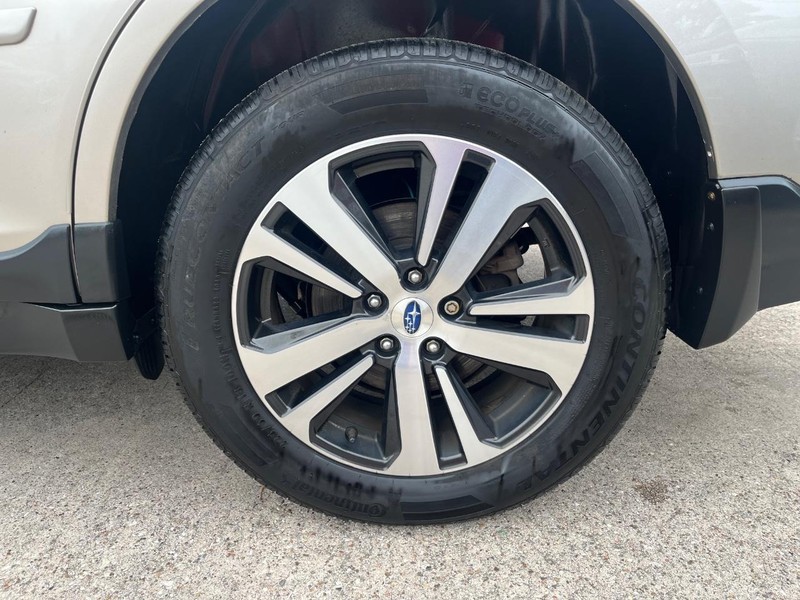 Subaru Outback Vehicle Full-screen Gallery Image 30